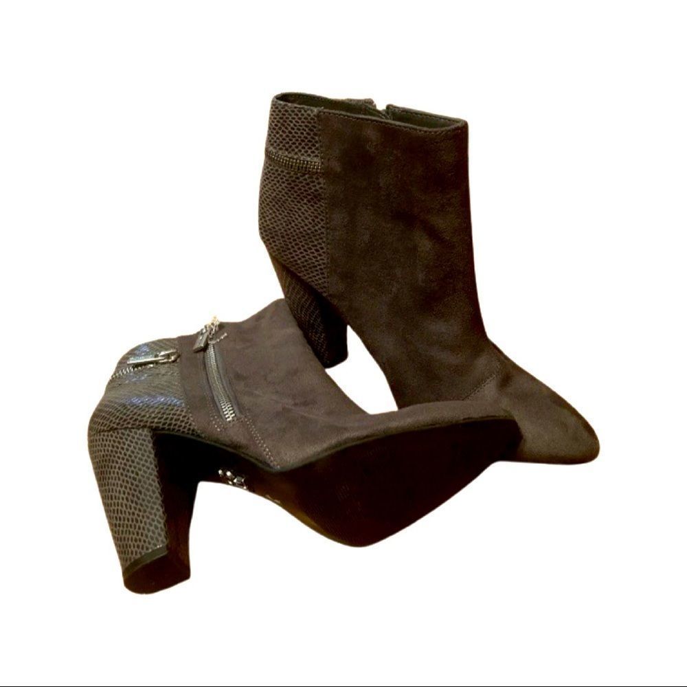Jennifer Lopez booties|| suede grey heeled with snake skin accent